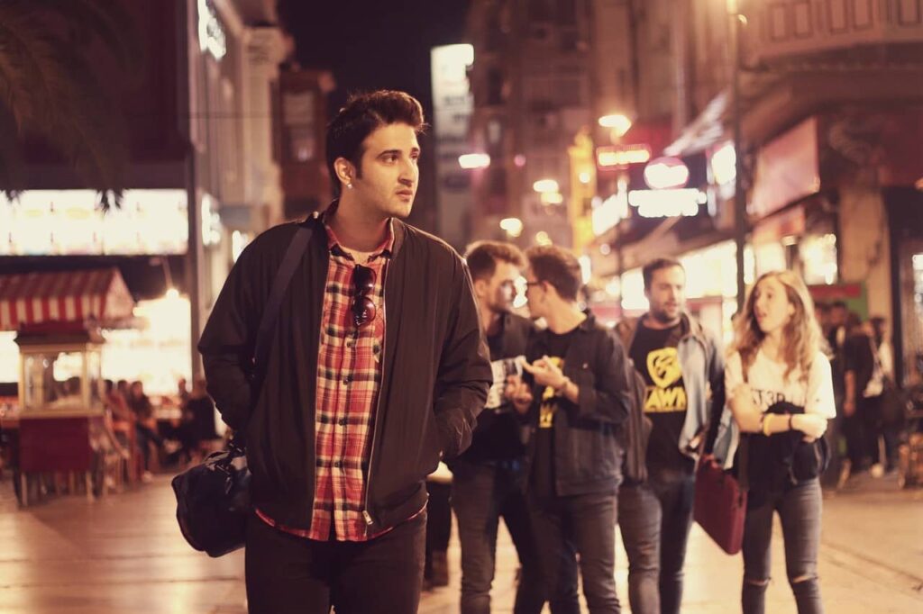 תחושת בדידות בקרב אנשים - ריקנות פנימית למרות נוכחות חברתית