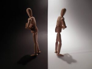 מניפולציה רומנטית - שינויים פתאומיים בהתנהגות ודואליות רגשית